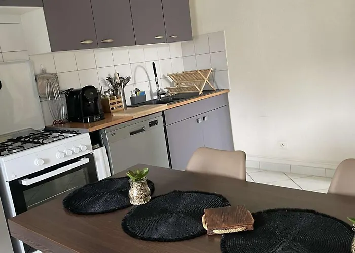 Joli Avec Place De Parking Prive Appartement *